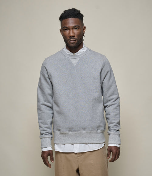 Merz b Schwanen 3S48 Loopwheeled Sweatshirt in soft, durable fabric, shown in a classic fit with ribbed cuffs and neckline.