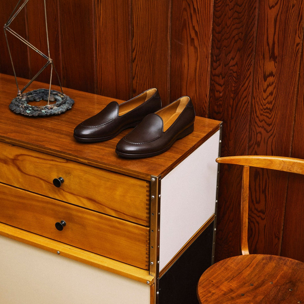 Close-up of August Special Augie Type-S loafer in espresso calf leather, showcasing sleek design and polished finish.