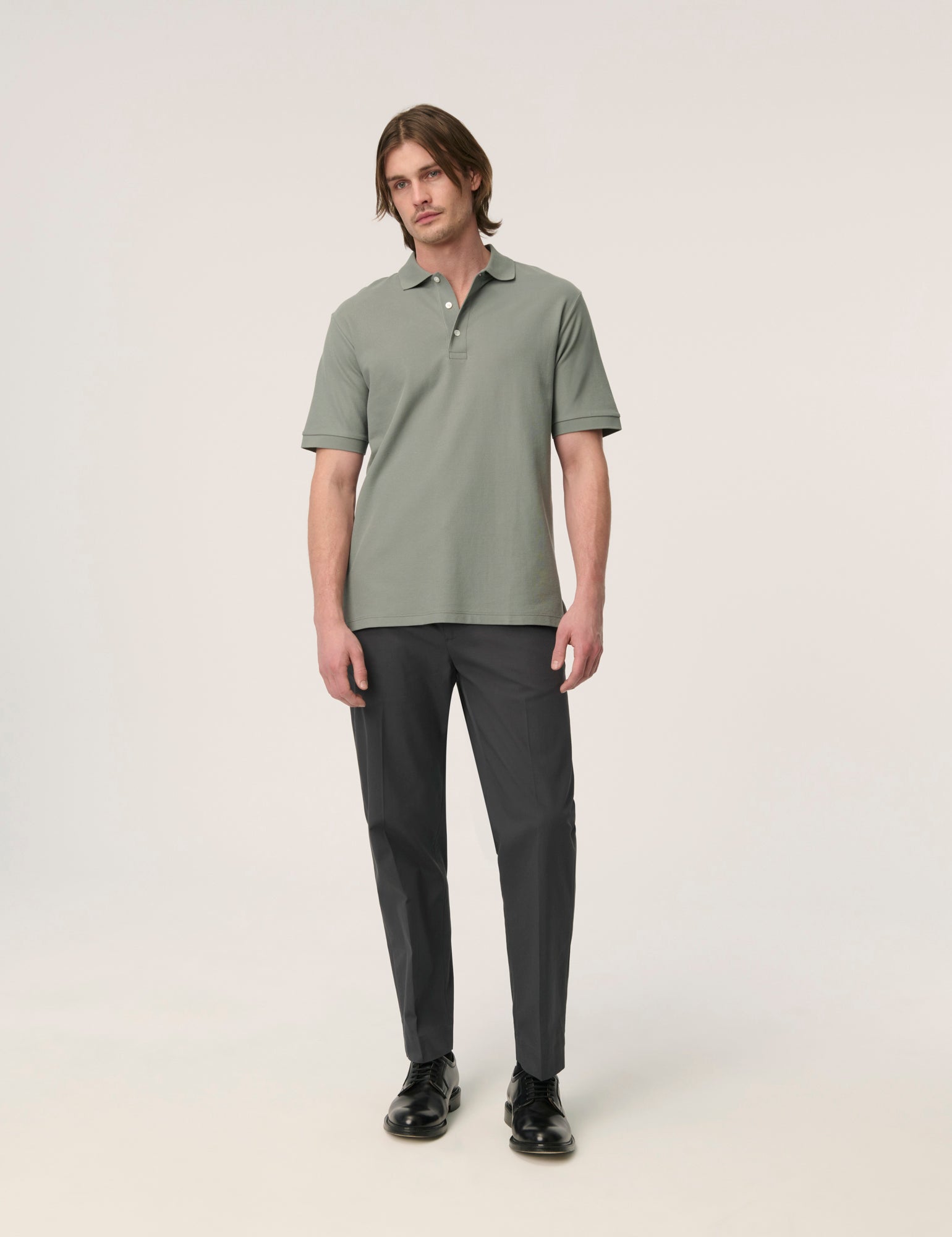 Håndværk Pique Polo in Poppy Seed color, men's clothing, close-up of soft cotton fabric and classic polo collar.