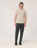 Håndværk crew neck T-shirt in foam color, made of soft cotton fabric, displayed on a hanger.