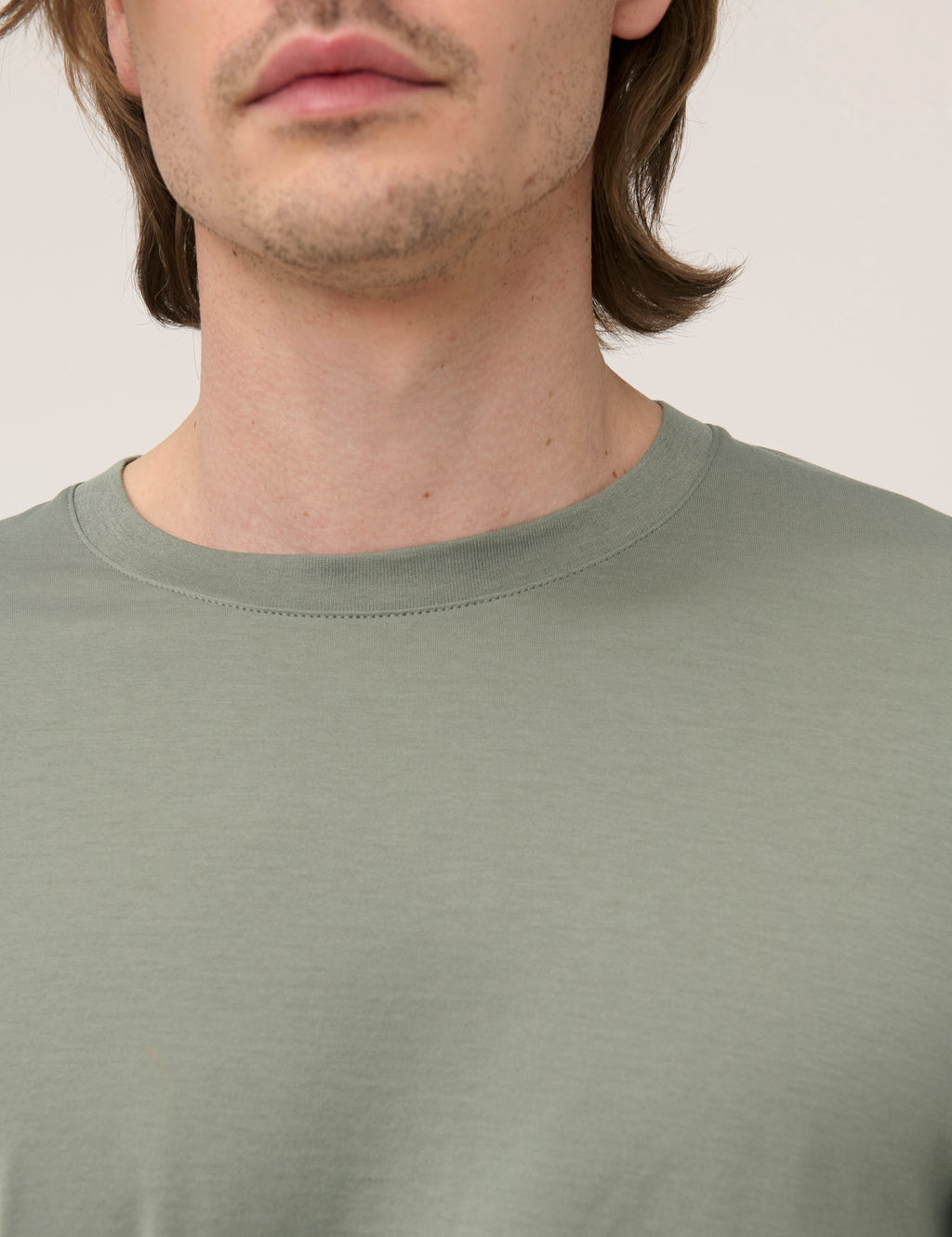 Håndværk crew neck T-shirt in Poppy Seed color, soft cotton fabric, stylish casual clothing for men and women.