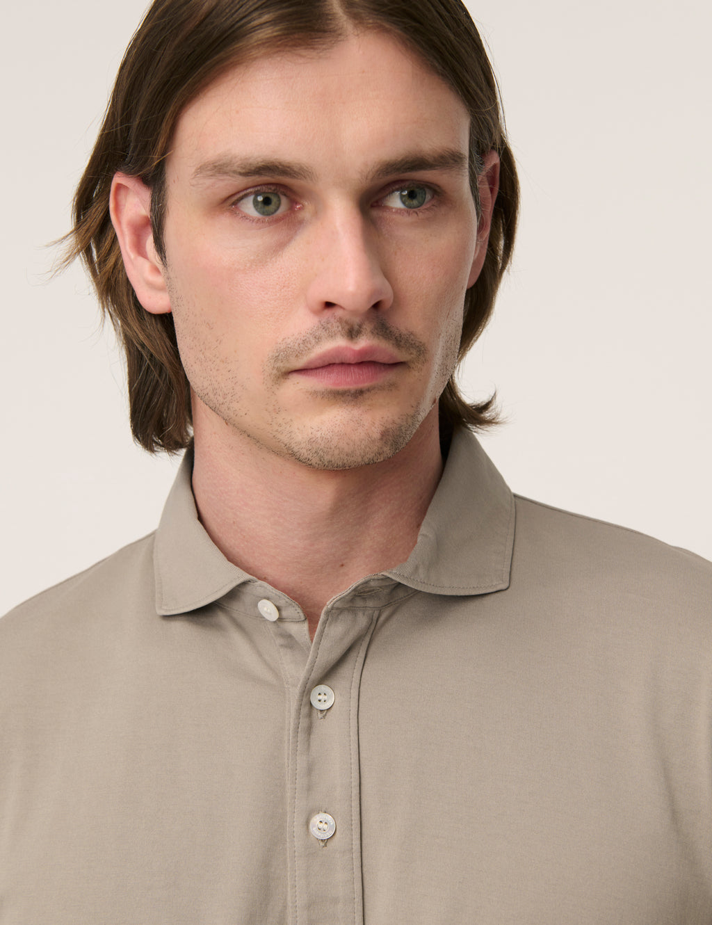 Håndværk Spread Collar Jersey Polo in Stoneware, a men's clothing shirt with a spread collar and jersey fabric.