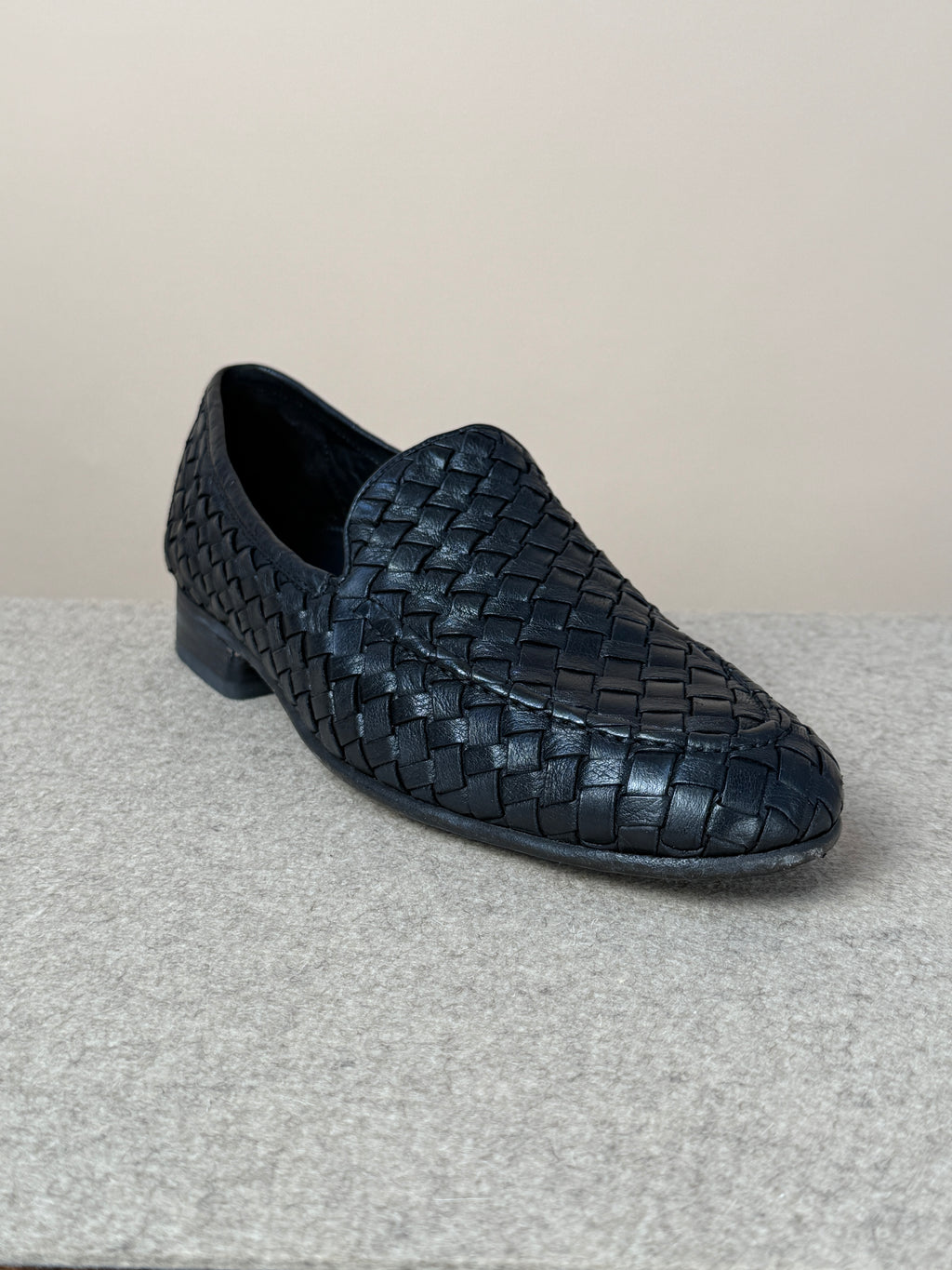Mario Bemer Dolcevita woven loafer in Nero, stylish black footwear with woven leather details.