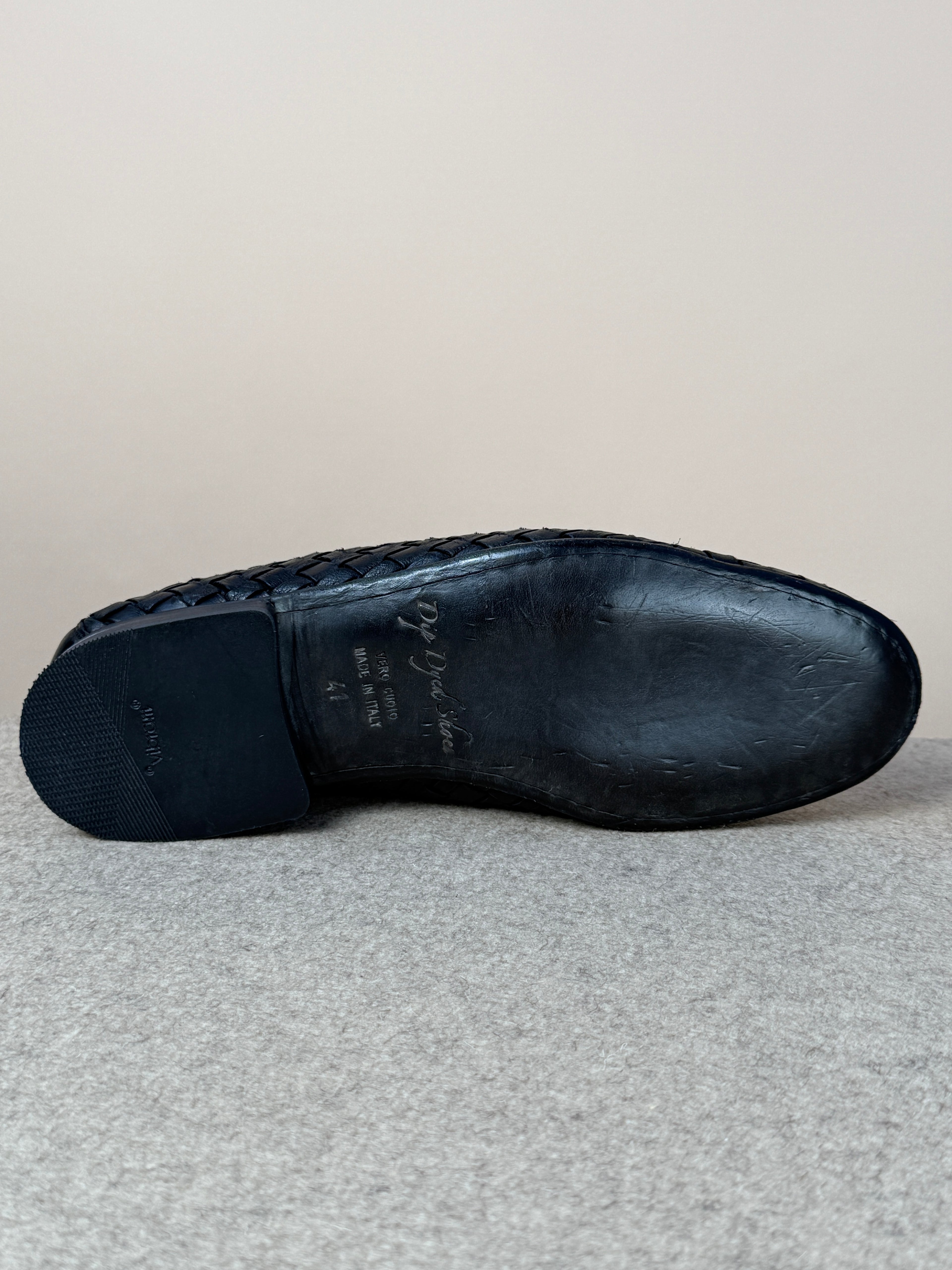 Mario Bemer Dolcevita woven loafer in Nero, stylish black footwear with intricate woven leather design, close-up of the shoe.