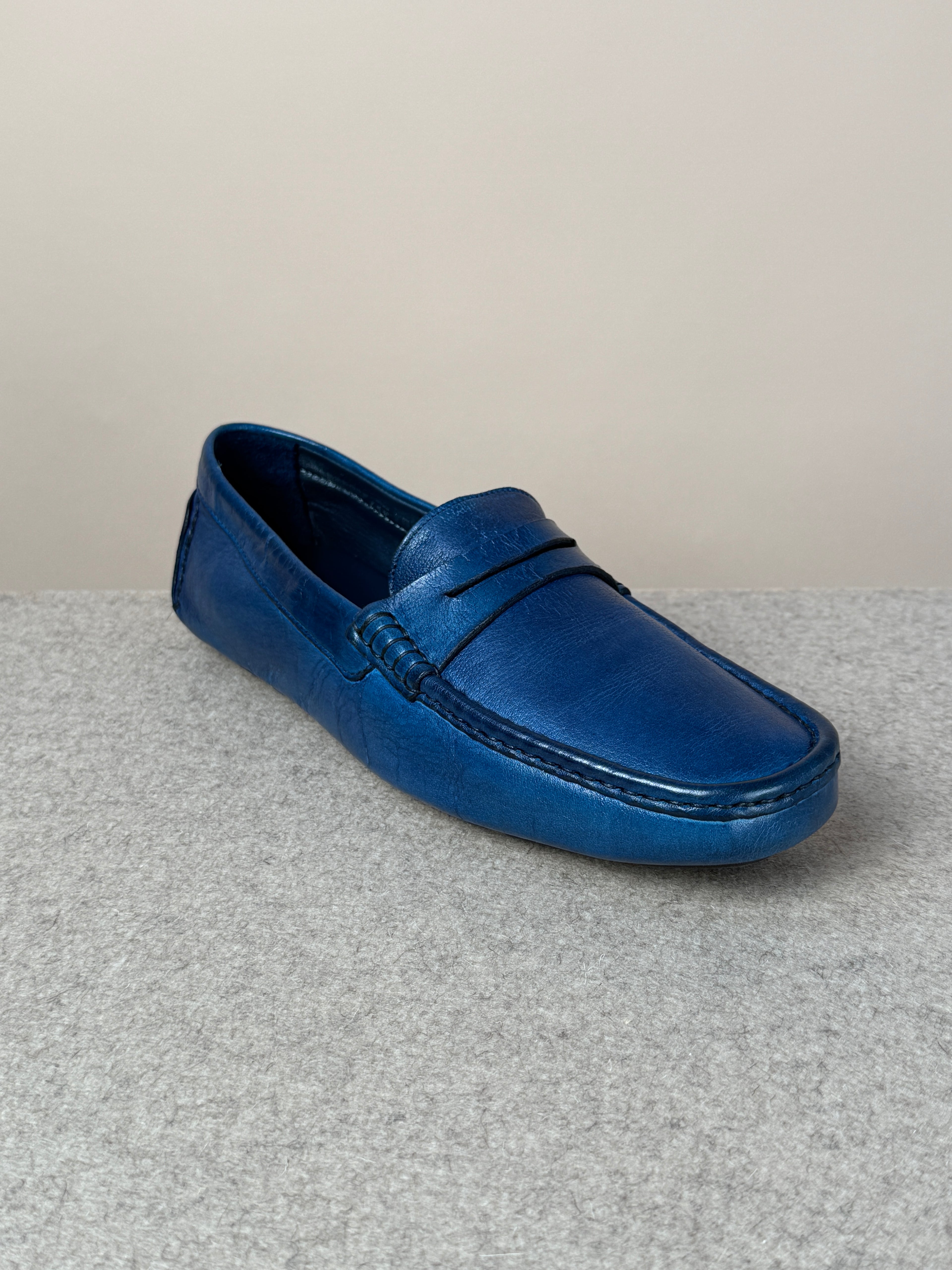 Mario Bemer indigo driving loafers, stylish men's footwear with sleek design and comfortable slip-on style.