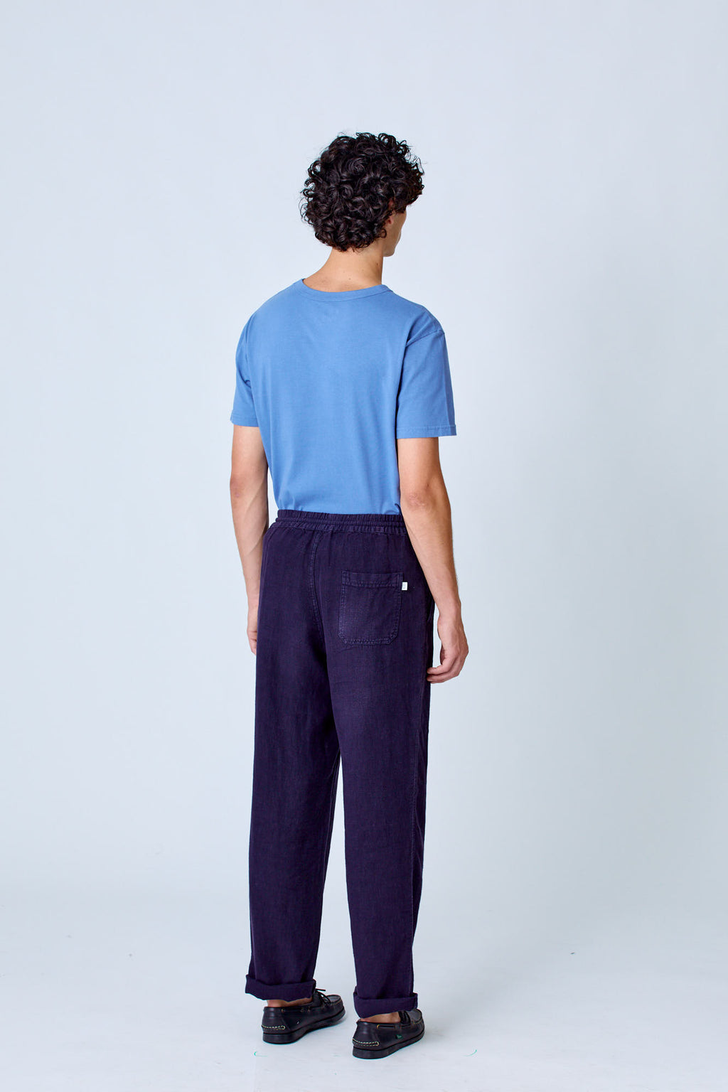 Dark navy Ponte linen lounge pants by La Paz, featuring a relaxed fit and comfortable waistband, shown on a model.