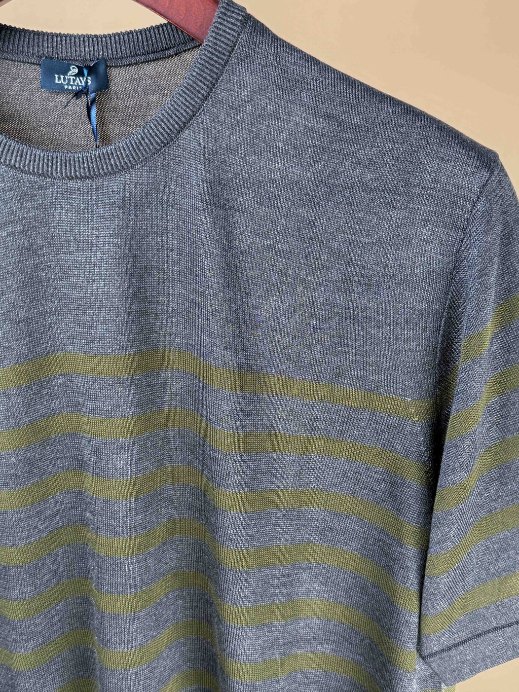 Lutays Intermède silk knitted T-shirt in gray and green, featuring a soft, textured fabric and casual fit.