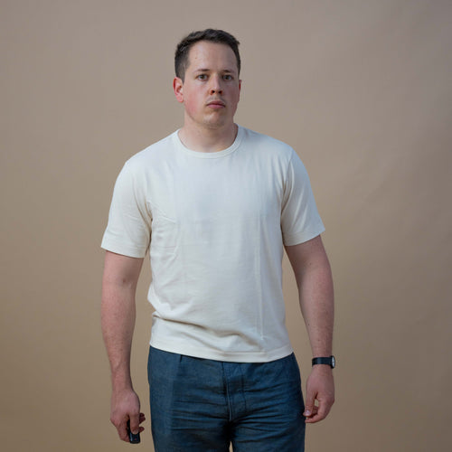 Natural-colored Merz b Schwanen 2M15C T-Shirt made of soft cotton, featuring a classic crew neck and minimalist design.