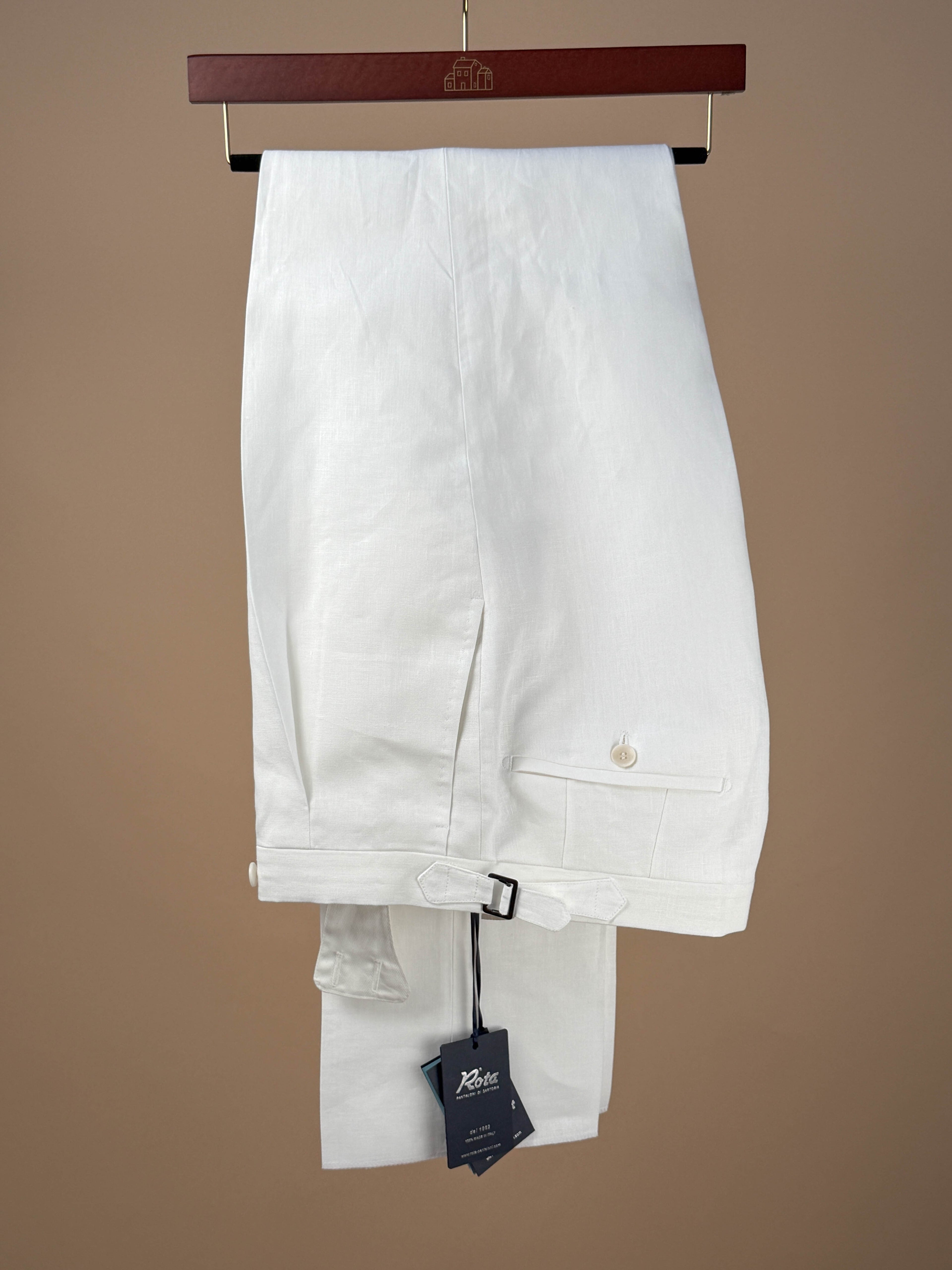 White linen pleated trousers by Rota, stylish and lightweight clothing, shown on a model featuring tailored fit and classic design.