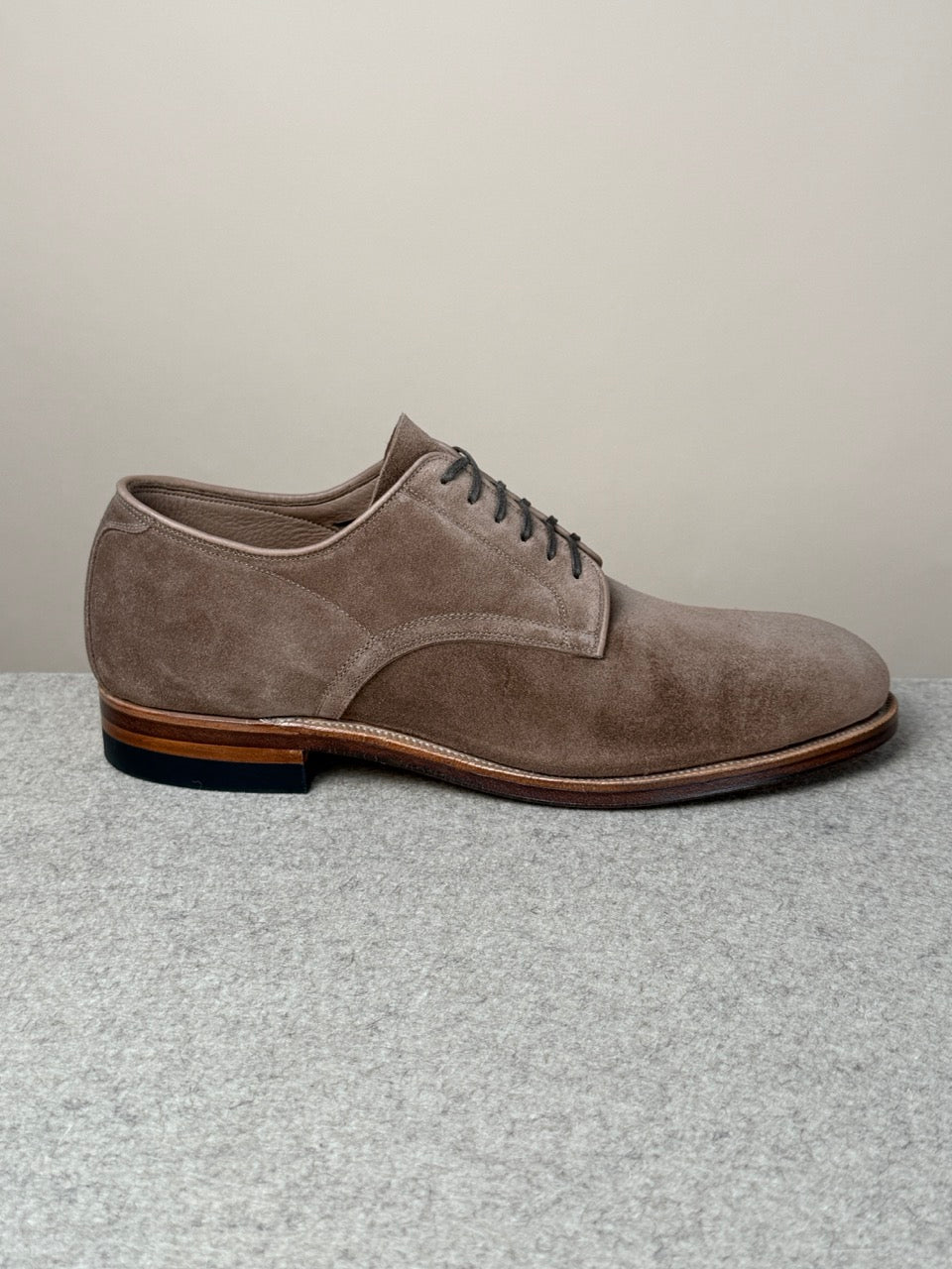 Viberg Navvy Cut Shoe in Bison Janus Calf Suede, showcasing the stylish footwear with detailed stitching and rich suede finish.